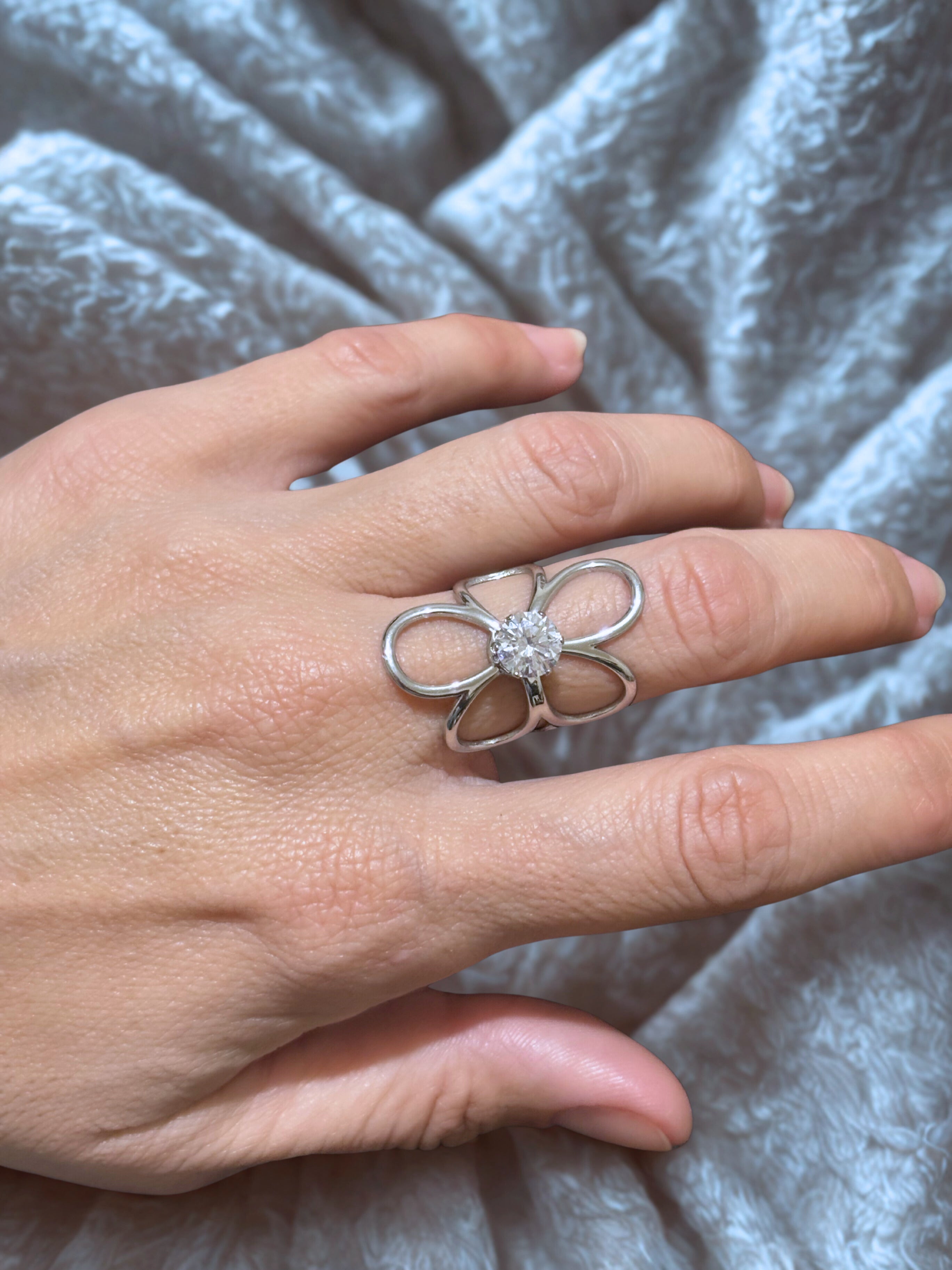 Anillo Flor Moissanita